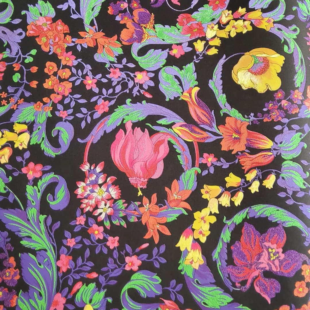 Versace V Wallpapers – Luxury Designer Wall Coverings 38706-1
